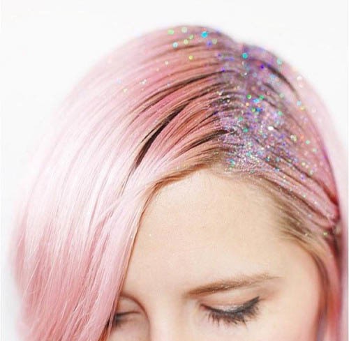 Glitter aux racines des cheveux