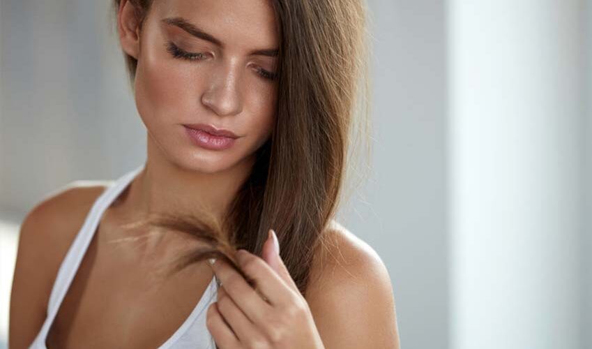 Les cheveux mixtes, des racines grasses avec des pointes sèches