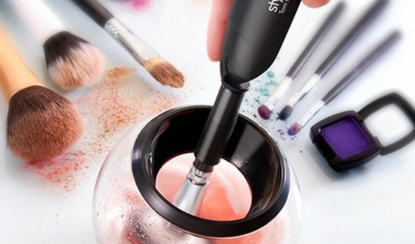 StylPro : Appareil pour nettoyer en 20 secondes ses pinceaux de maquillage