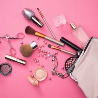 Les indispensables dans sa trousse de maquillage