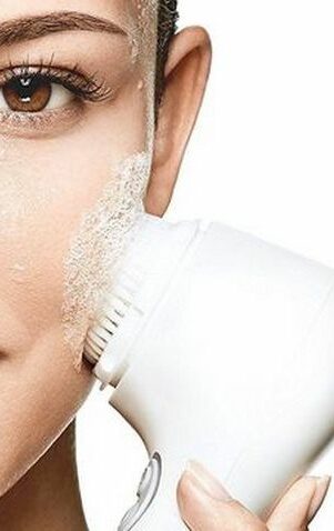 Brosse visage: Sont-elles dangereuses pour la peau