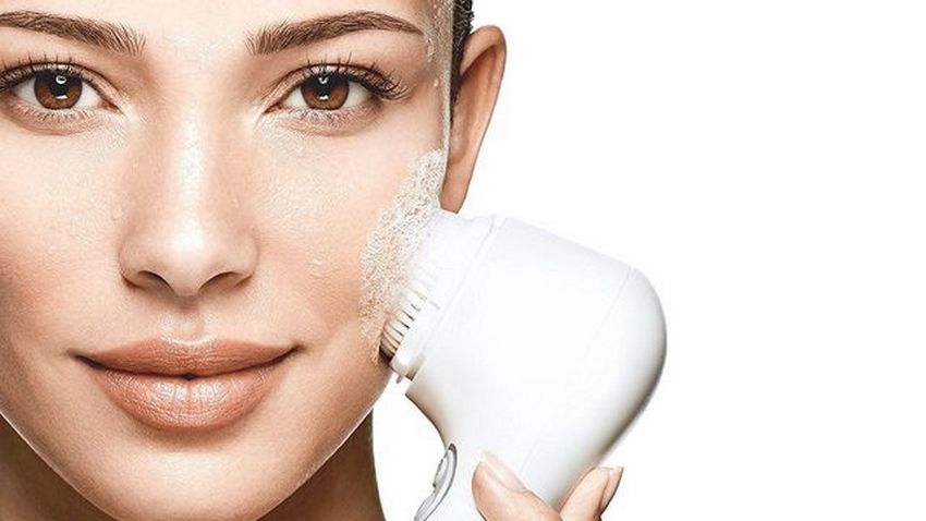 Brosse visage: Sont-elles dangereuses pour la peau