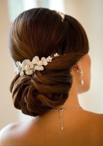  inspirations coiffures pour mariage: Chignon bas méché 