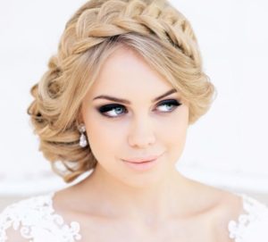 inspirations coiffures pour mariage: Chignon romantique 