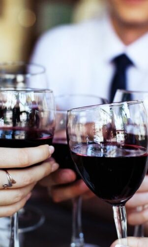 Boire un verre de vin rouge par jour : bonne ou mauvaise idée ?