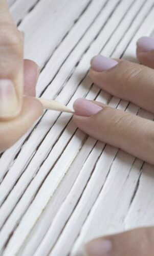 Manucure detox pour dire stop aux ongles cassés et jaunis