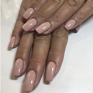 forme d'ongle: ongles longs et carrés