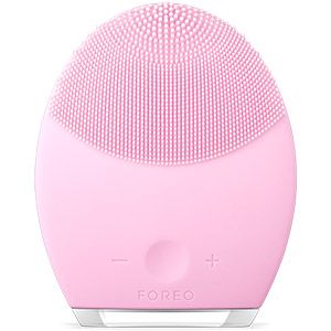 Brosse nettoyante visage et appareil anti-âge de FOREO