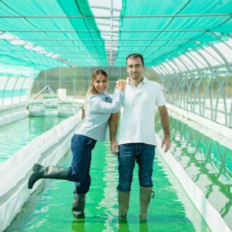 Mélinda de la Loge beauté en visite à la spiruline de Montauban