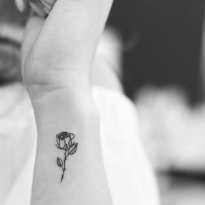 Les tatouages poignet fleurs