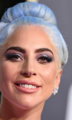 Zoom sur le Smoky Eyes de Lady Gaga sur le tapis rouge des Golden Globes 