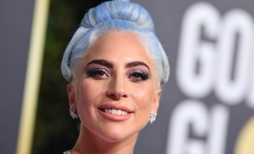 Zoom sur le Smoky Eyes de Lady Gaga sur le tapis rouge des Golden Globes 