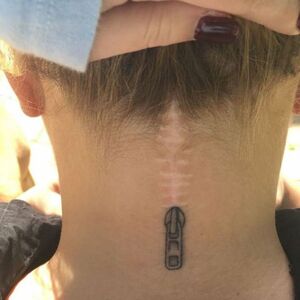 Tatouage dans la nuque