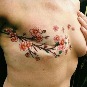 Tatouage sur la poitrine