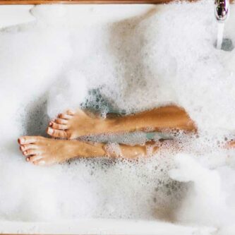 Boule de bain effervescente : votre allié des baignoires 