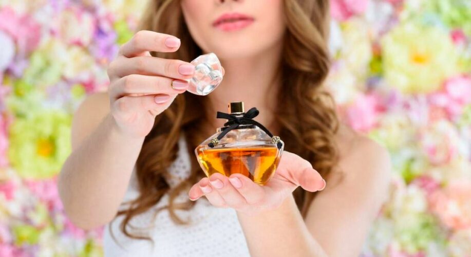 Bien choisir son parfum pour femme selon la saison