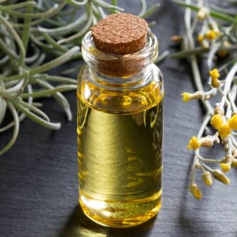 À la découverte des pouvoirs de l’huile essentielle d’immortelle !