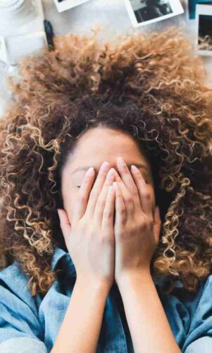 cheveux bouclés techniques du hair Plopping