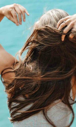 Comment accélérer la pousse des cheveux?