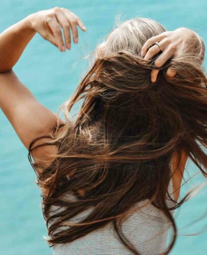 Comment accélérer la pousse des cheveux?