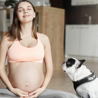 être enceinte avec son chien pour être détendue